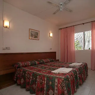 Hotel Oasis Sa Tanca Cala Llonga (Ibiza)